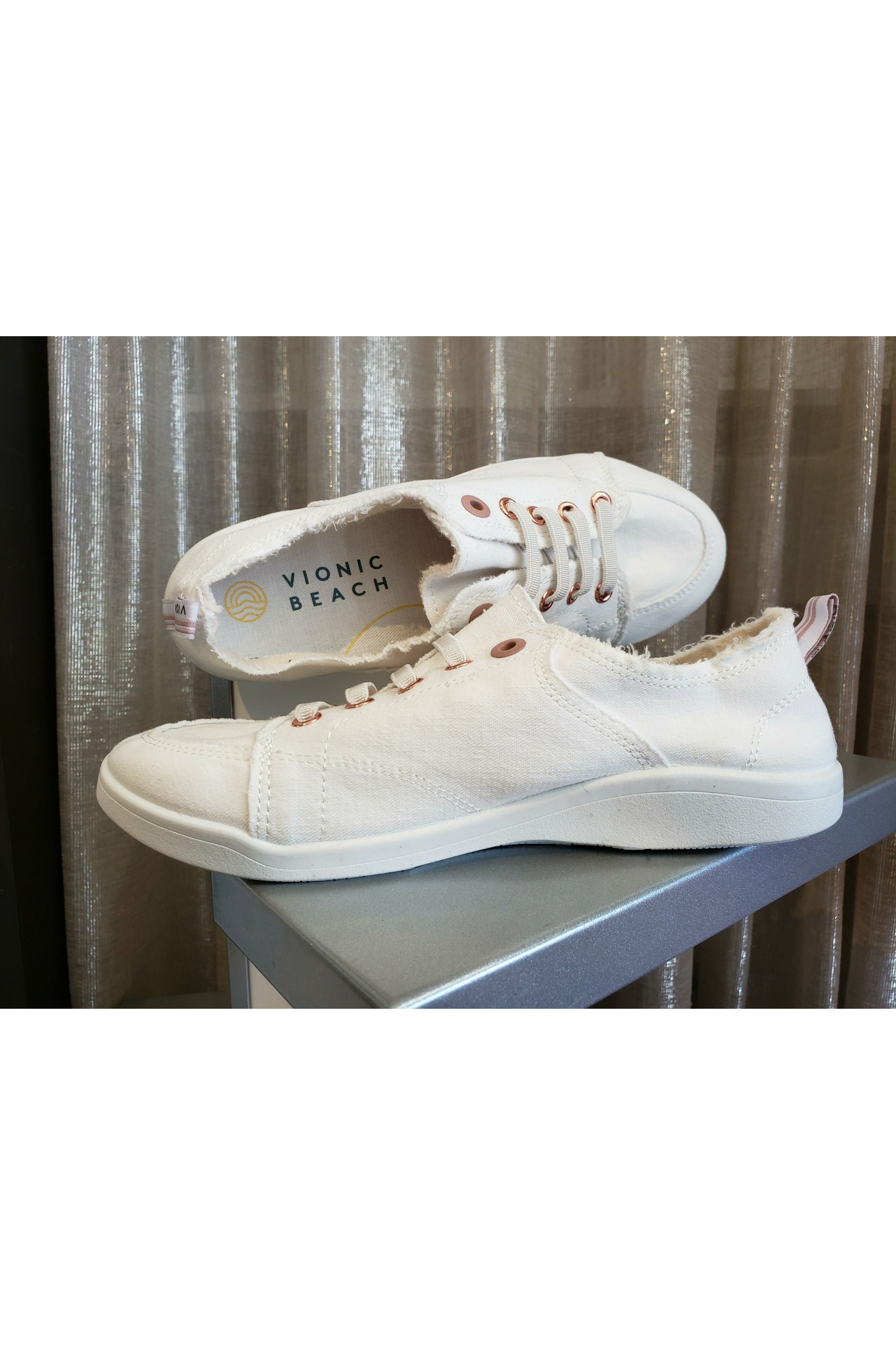 Cream shop canvas sneakers