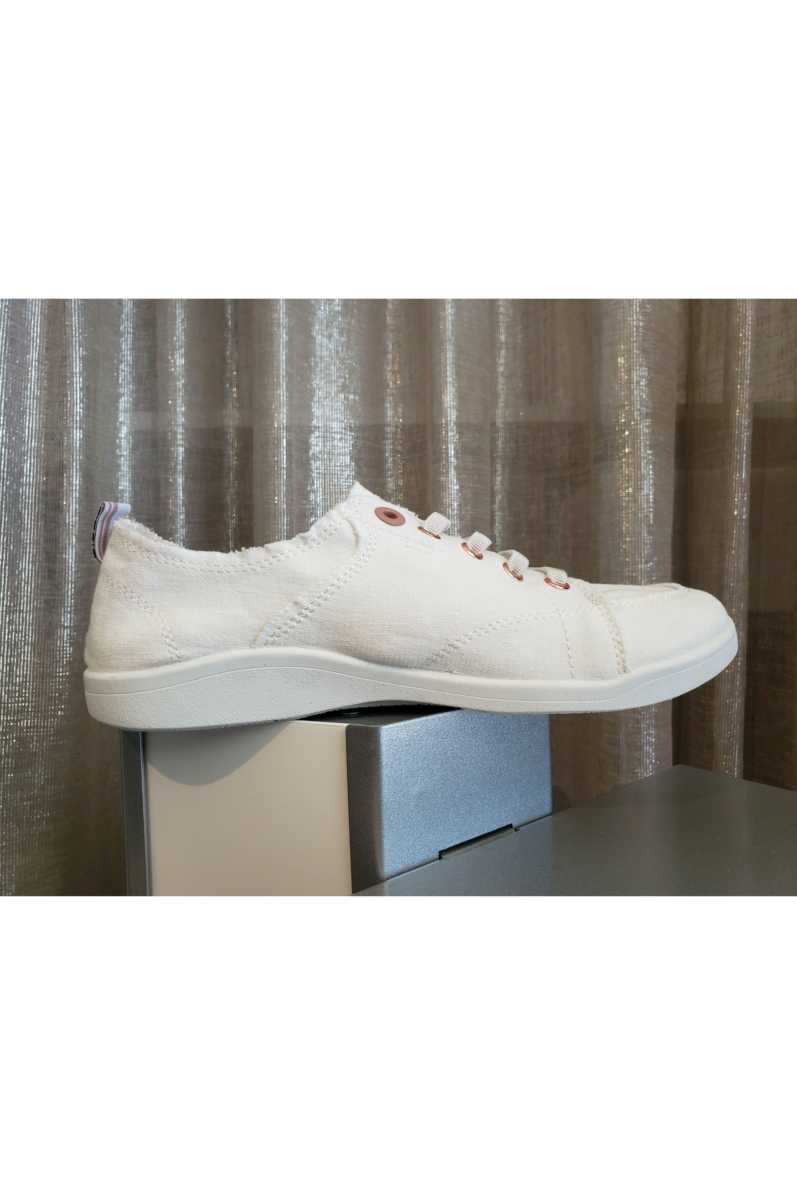 Cream canvas cheap sneakers