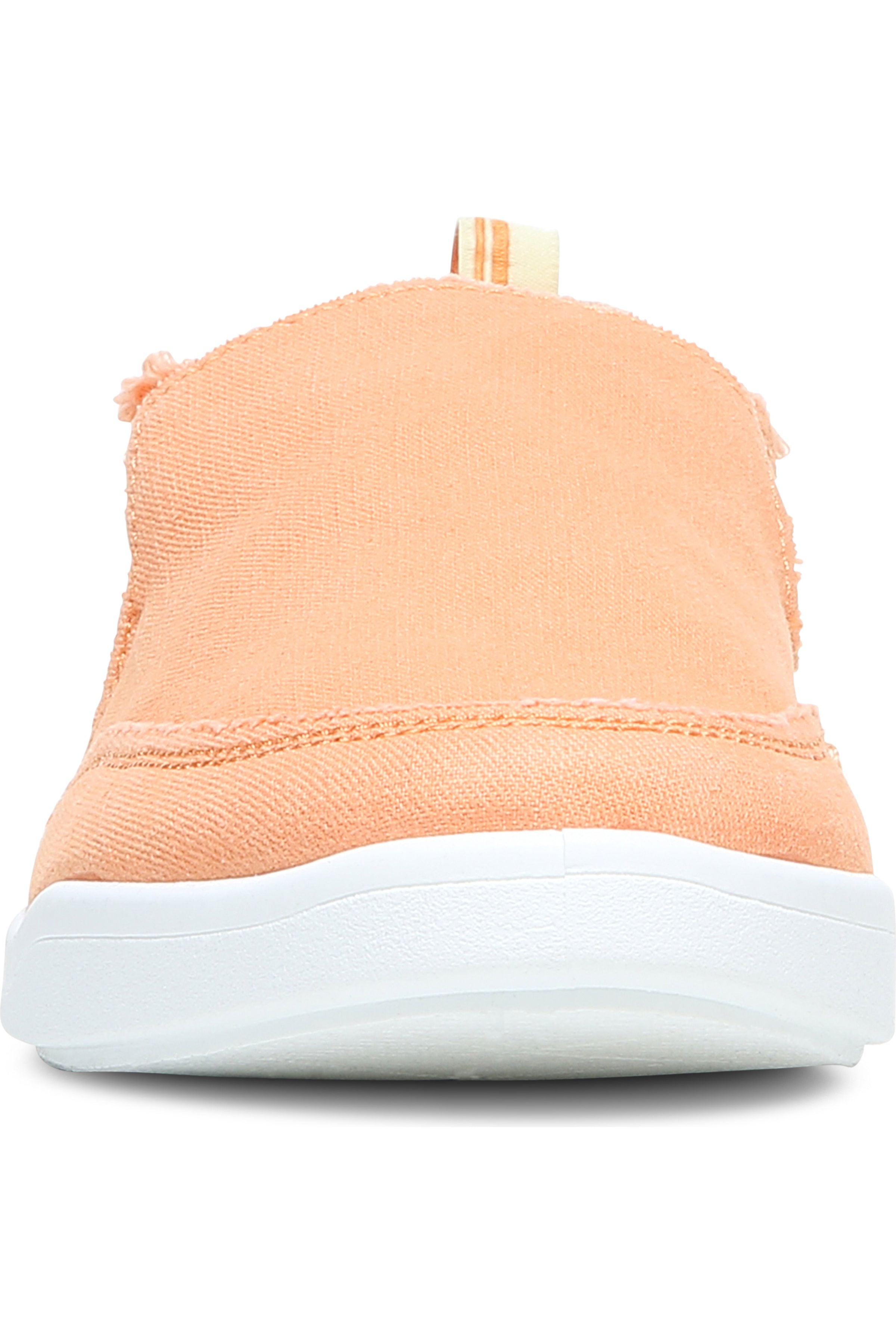 Nike sanuk style on sale shoes